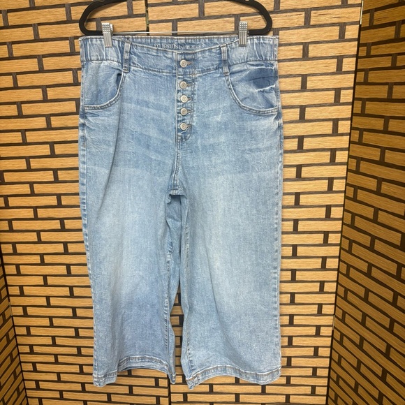 M Jeans By Maurices Multi Button Wide Leg Crops Size 16 - Picture 1 of 7